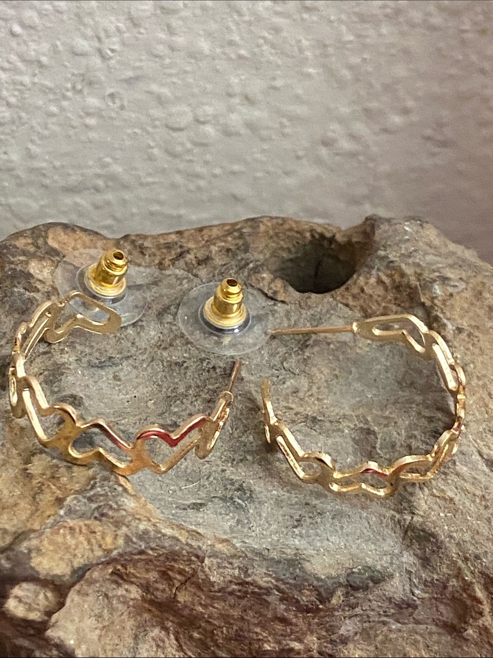 5/$10❤️❤️❤️NEW Gold Tone Zinc Alloy Heart-Cut Hoop Stud Earrings